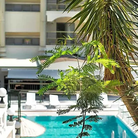 Temple Hotel 2*